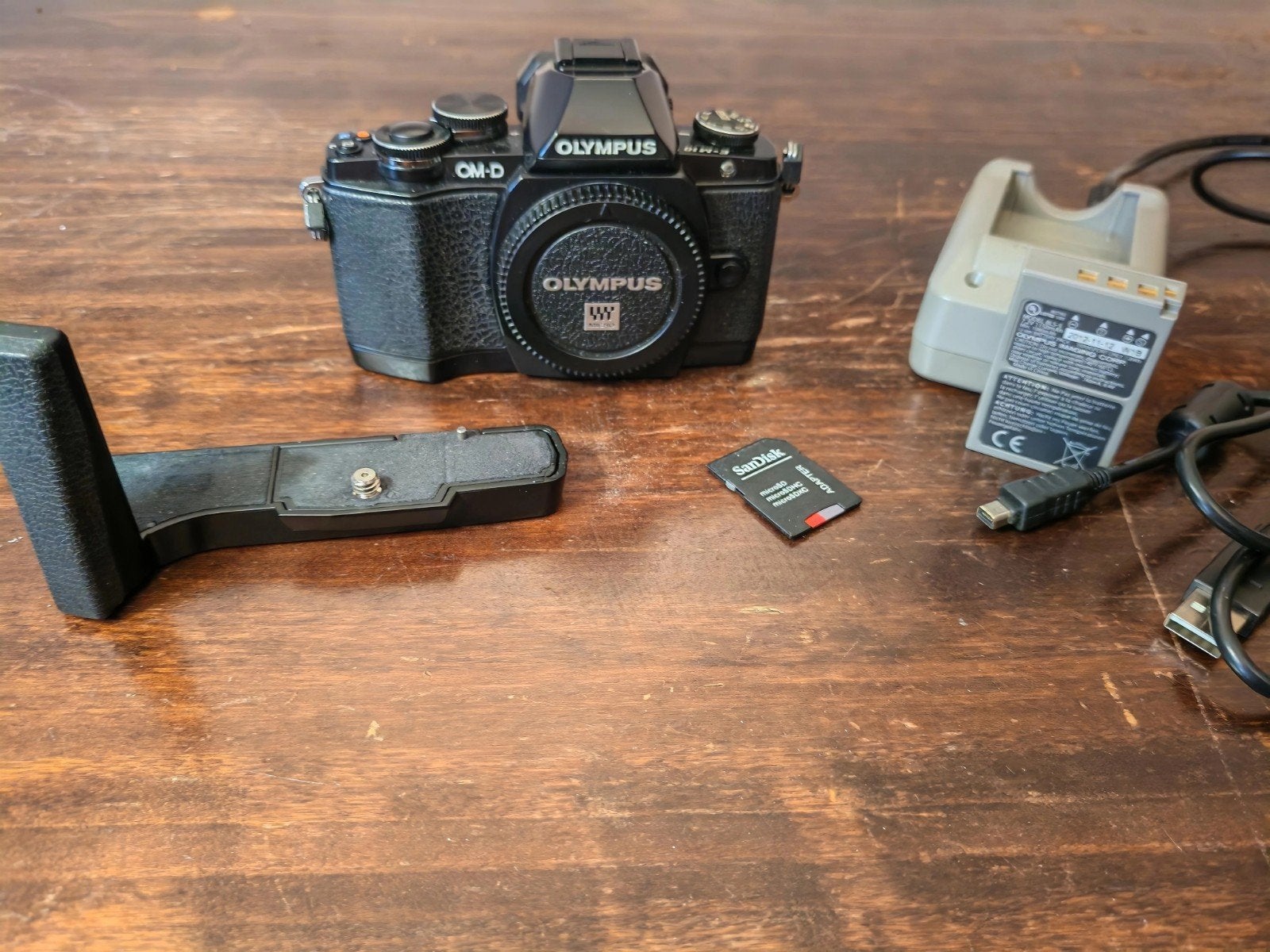 Olympus OM-D E-M10 Systeemcamera met accessoires, Audio, Tv en Foto, Fotocamera's Digitaal, Gebruikt, Ophalen of Verzenden, Ingebouwde flitser