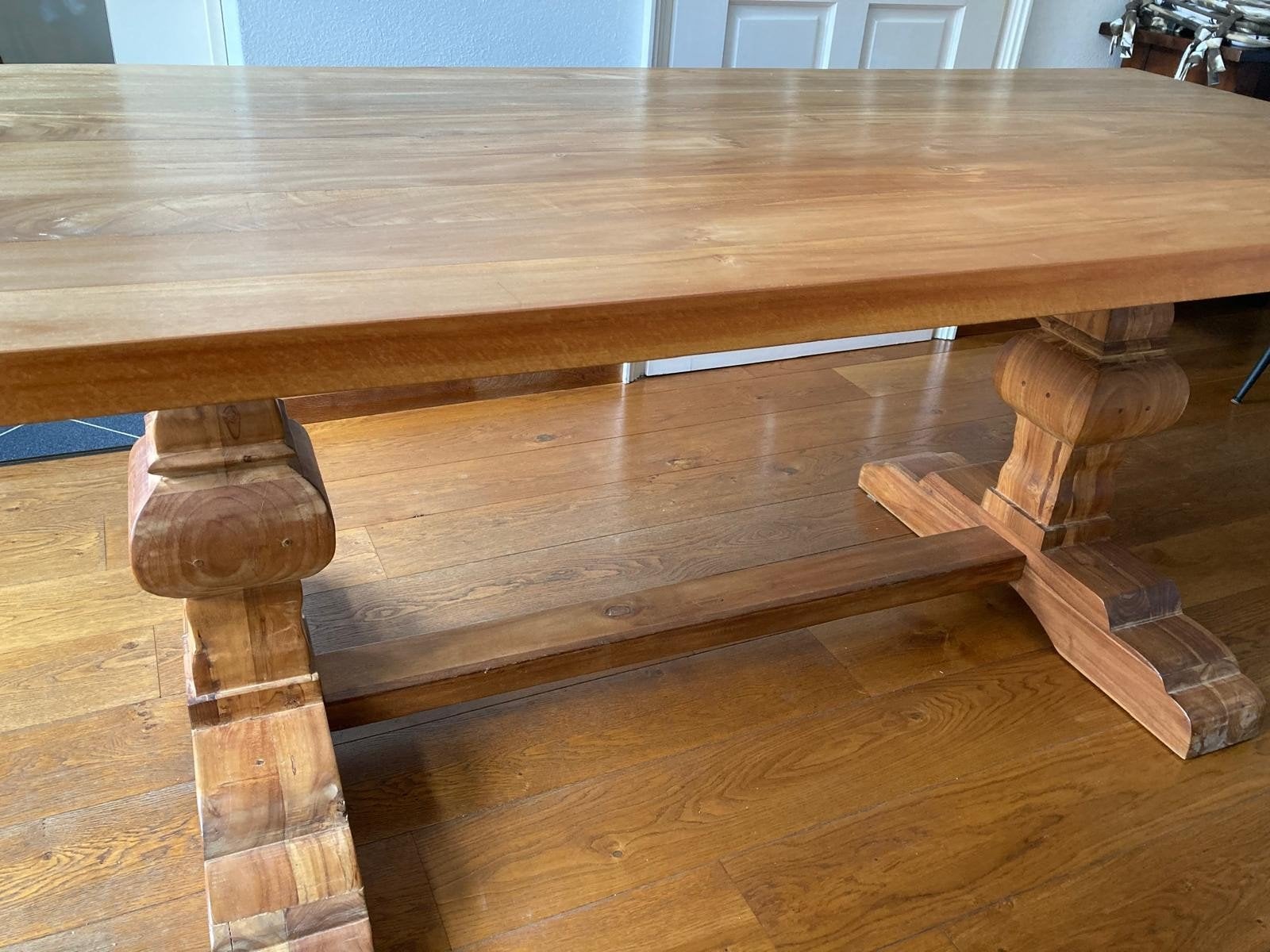 Massieve houten eettafel met robuuste poten, Huis en Inrichting, Tafels | Eettafels, Ophalen, 50 tot 100 cm, Vijf personen of meer