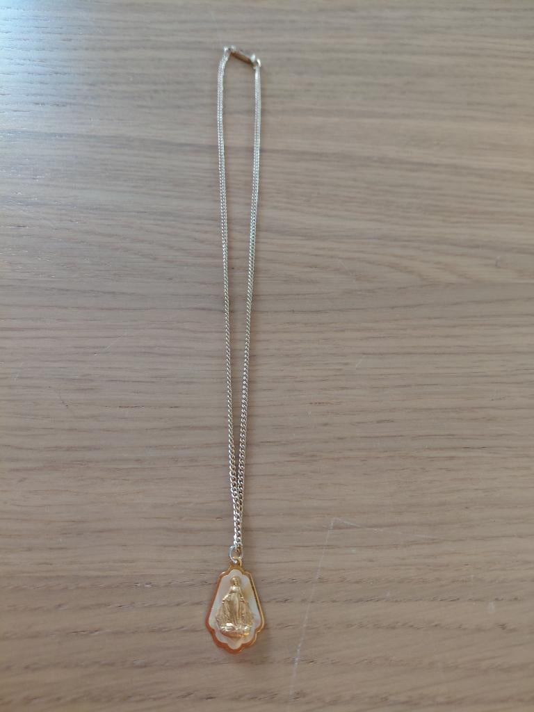 ketting goudkleurig met hanger religie, Sieraden, Tassen en Uiterlijk, Kettingen, Ophalen of Verzenden, Zo goed als nieuw, Goud
