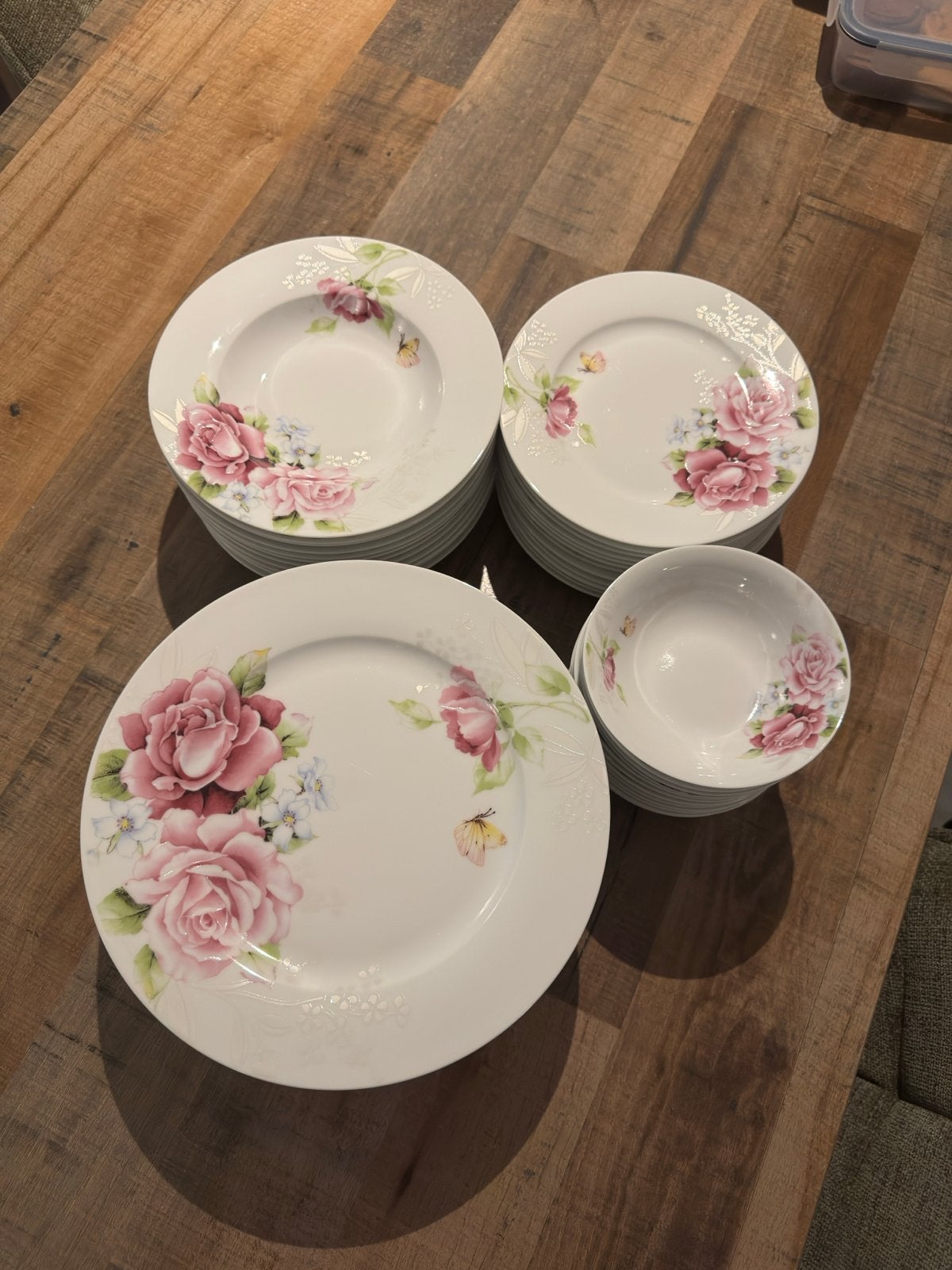 Roy King Borden met rozenprint - Zo goed als nieuw, Huis en Inrichting, Keuken | Servies, Zo goed als nieuw, Bord(en), Klassiek