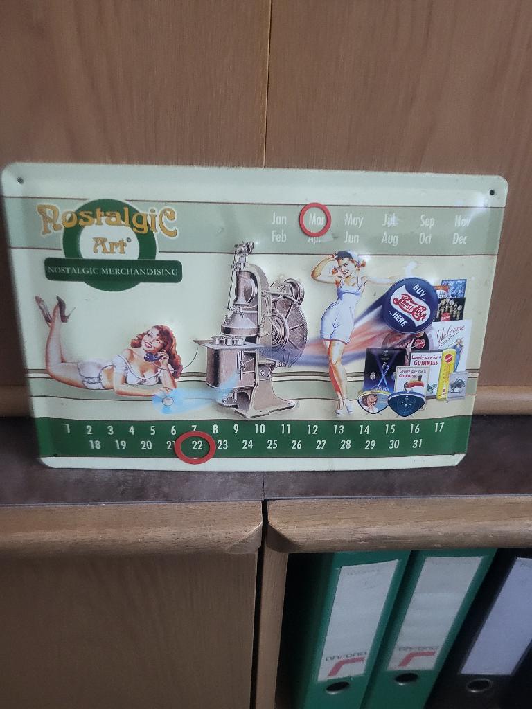 GUINNESS BEER-324-KALENDER MET ANDERE WERELDMERKEN, Verzamelen, Ophalen, Nieuw, Reclamebord, Plaat of Schild, Overige merken