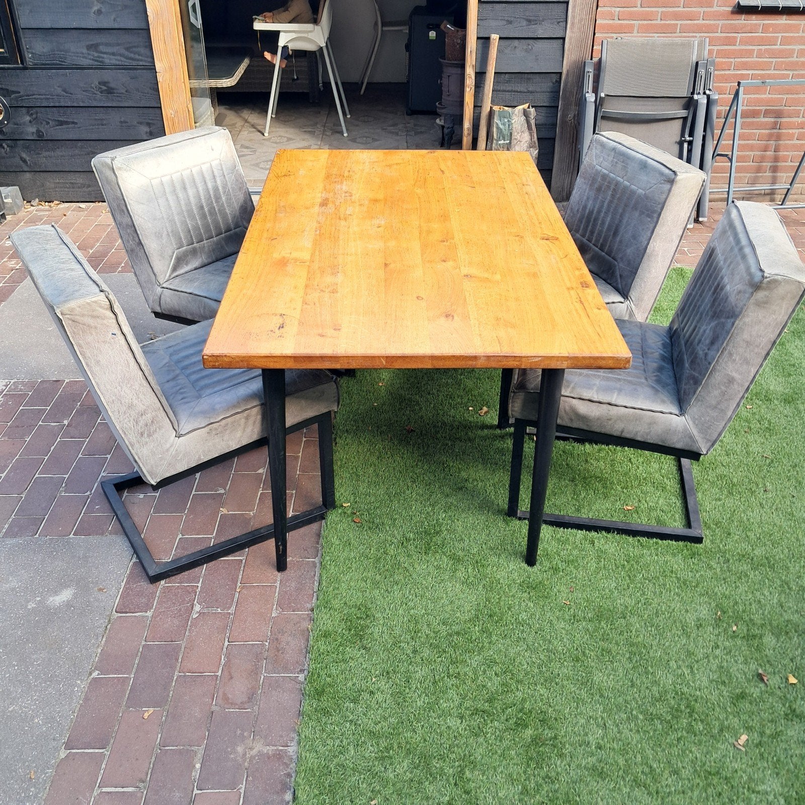 Tuinset met stoere eetkamerstoelen, Huis en Inrichting, Ophalen, Gebruikt, Grijs, Vier