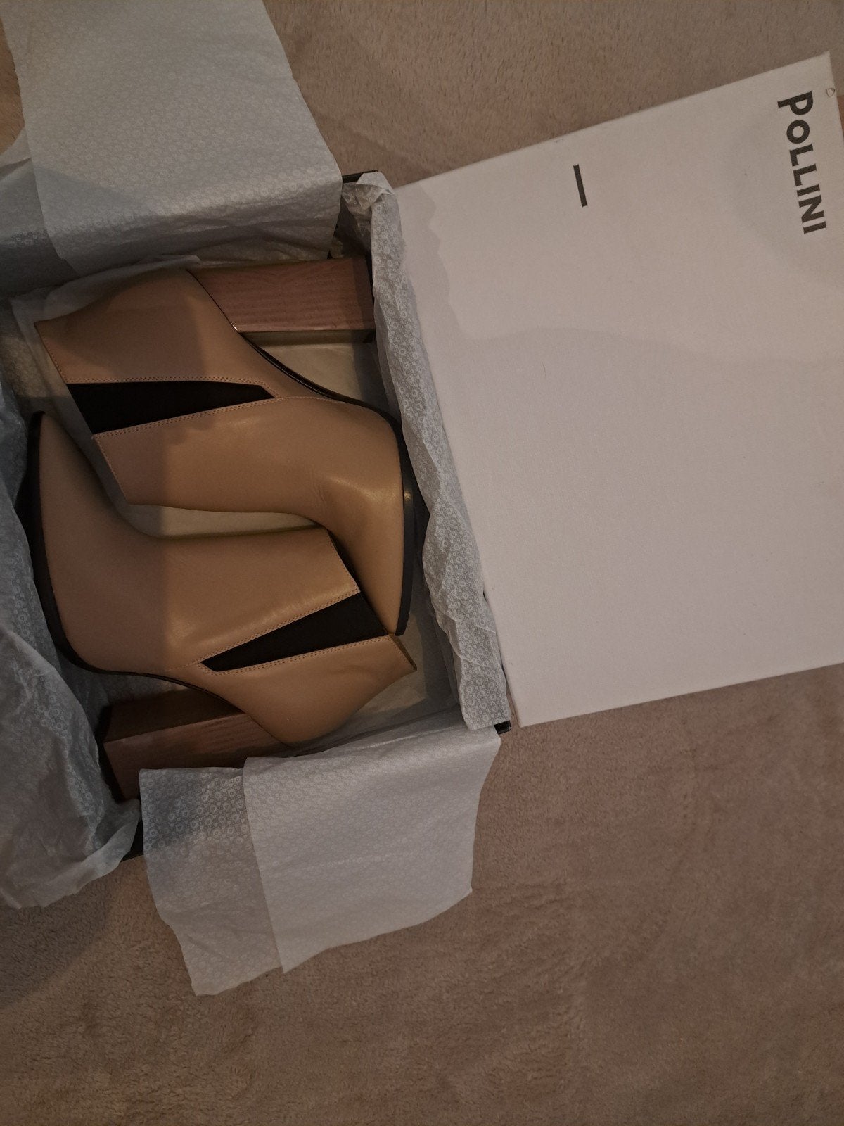 Pollini Enkellaarzen - Zo goed als nieuw, Beige, Lage of Enkellaarzen, Ophalen of Verzenden, Zo goed als nieuw