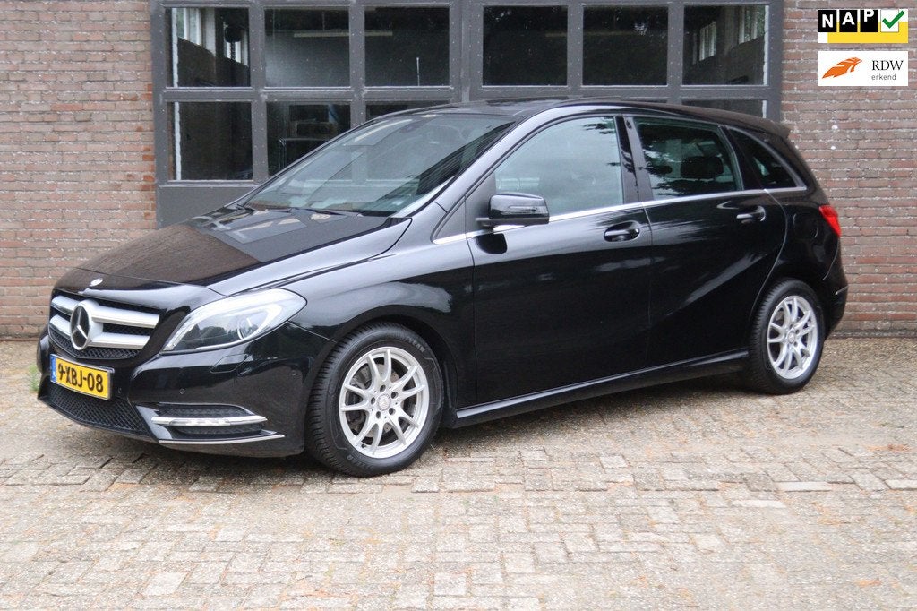 Mercedes-Benz B-klasse 180 Ambition Com AC|CC|PAN Nieuwe APK, Auto's, Mercedes-Benz, 1325 kg, Gebruikt, 4 cilinders, Leder en Stof