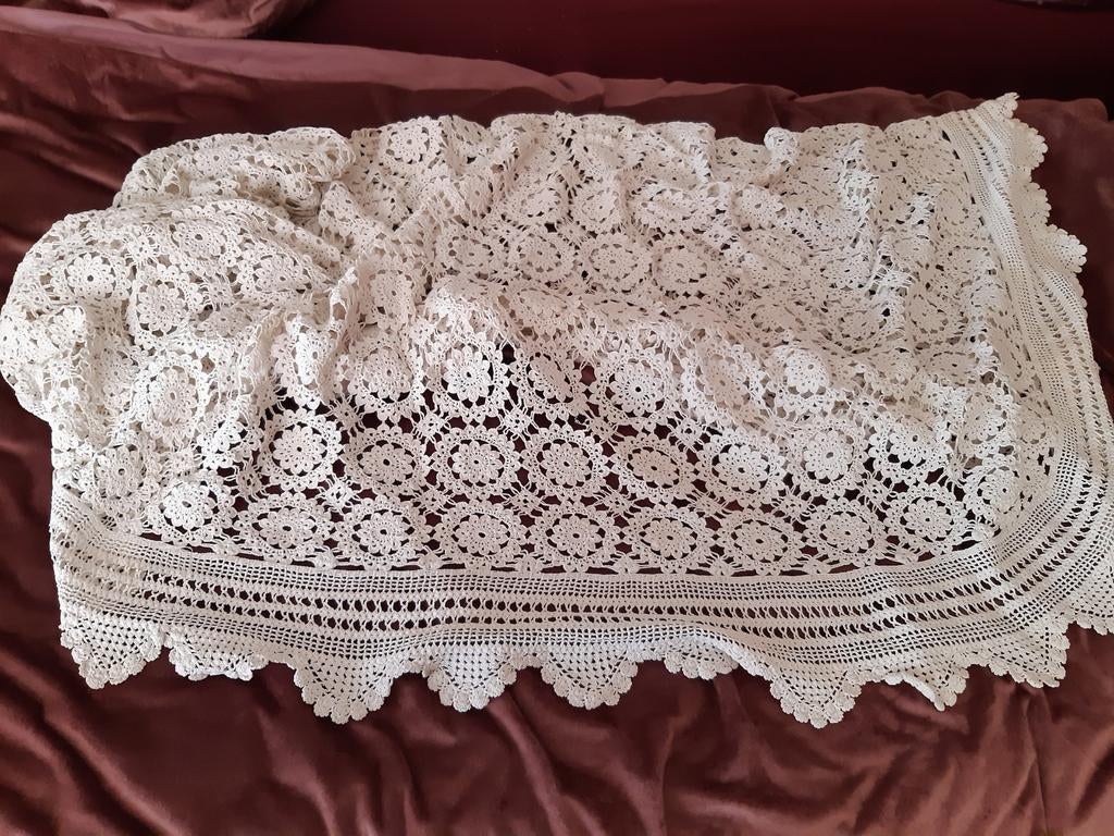 Vintage rond wit gehaakt tafelkleed diameter 160 cm, Antiek en Kunst, Antiek | Kleden en Textiel, Verzenden