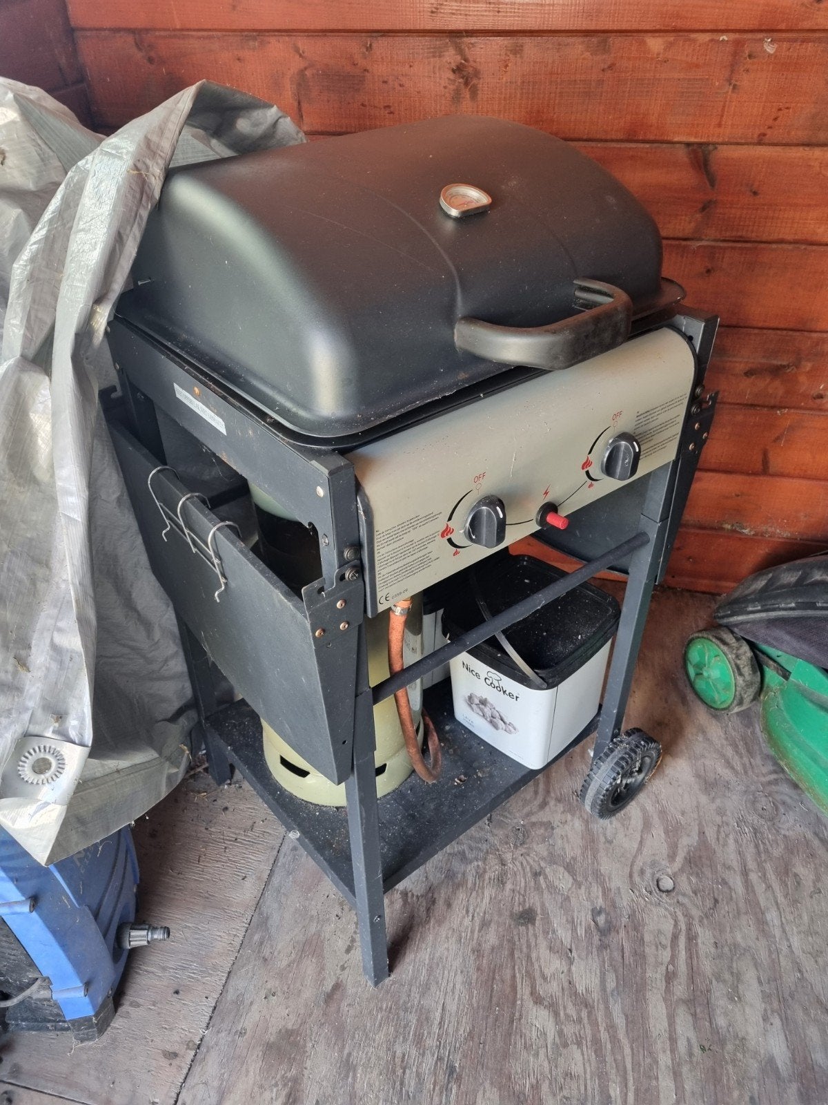 gasbbq met lava stenen en afschermhoes, Ophalen, Gebruikt