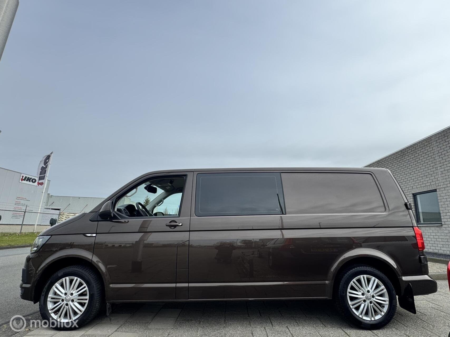 Volkswagen Transporter 2.0 TDI L2H1 DC Trendline|DSG 6 Zits, Automaat, Euro 6, 4 cilinders, 2077 kg