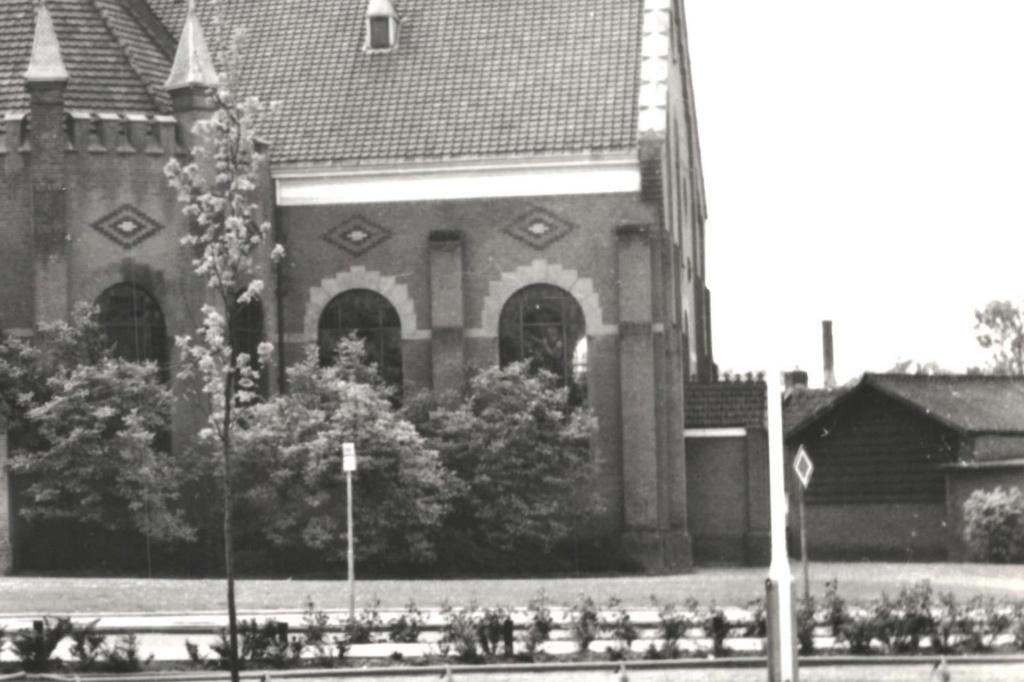 967483 s Gravendeel Ned Herv kerk 1973 ZH  Onbeschreven, Ophalen of Verzenden, 1960 tot 1980, Ongelopen, Zuid-Holland