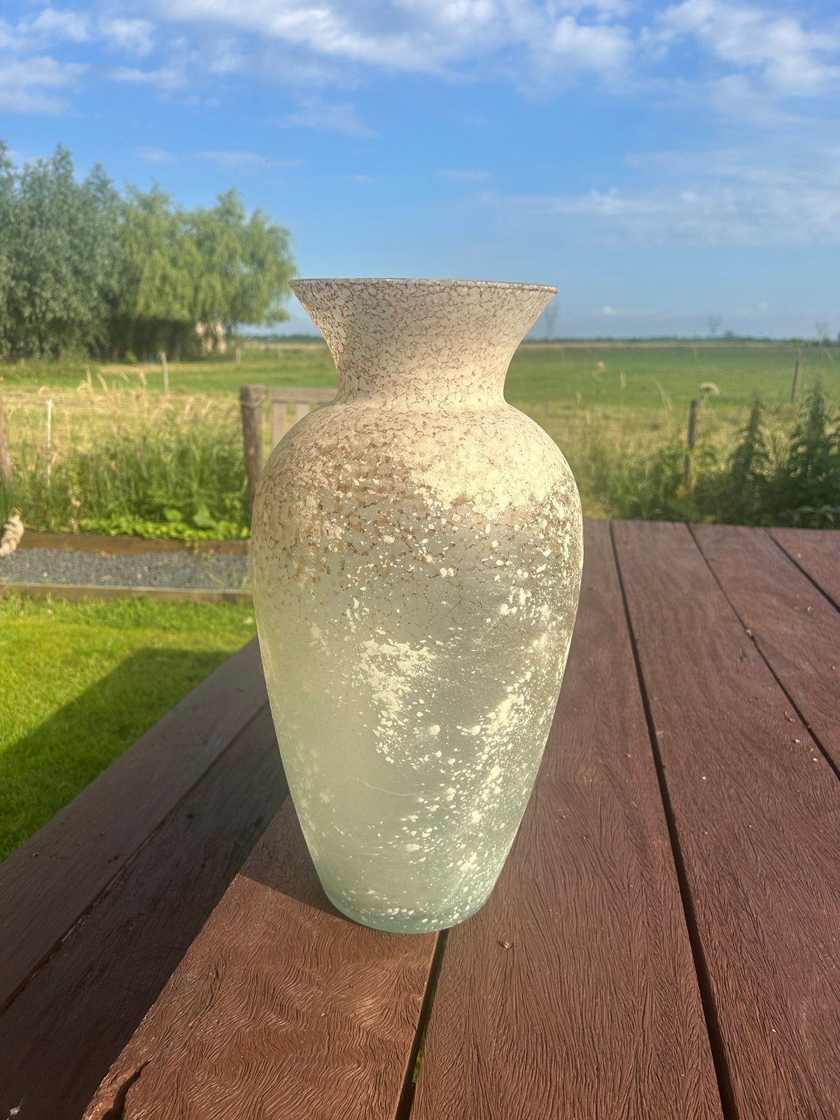 Elegante glazen vaas met gespikkeld patroon - 47 cm hoog, Huis en Inrichting, Ophalen, Gebruikt, Glas, Meerkleurig