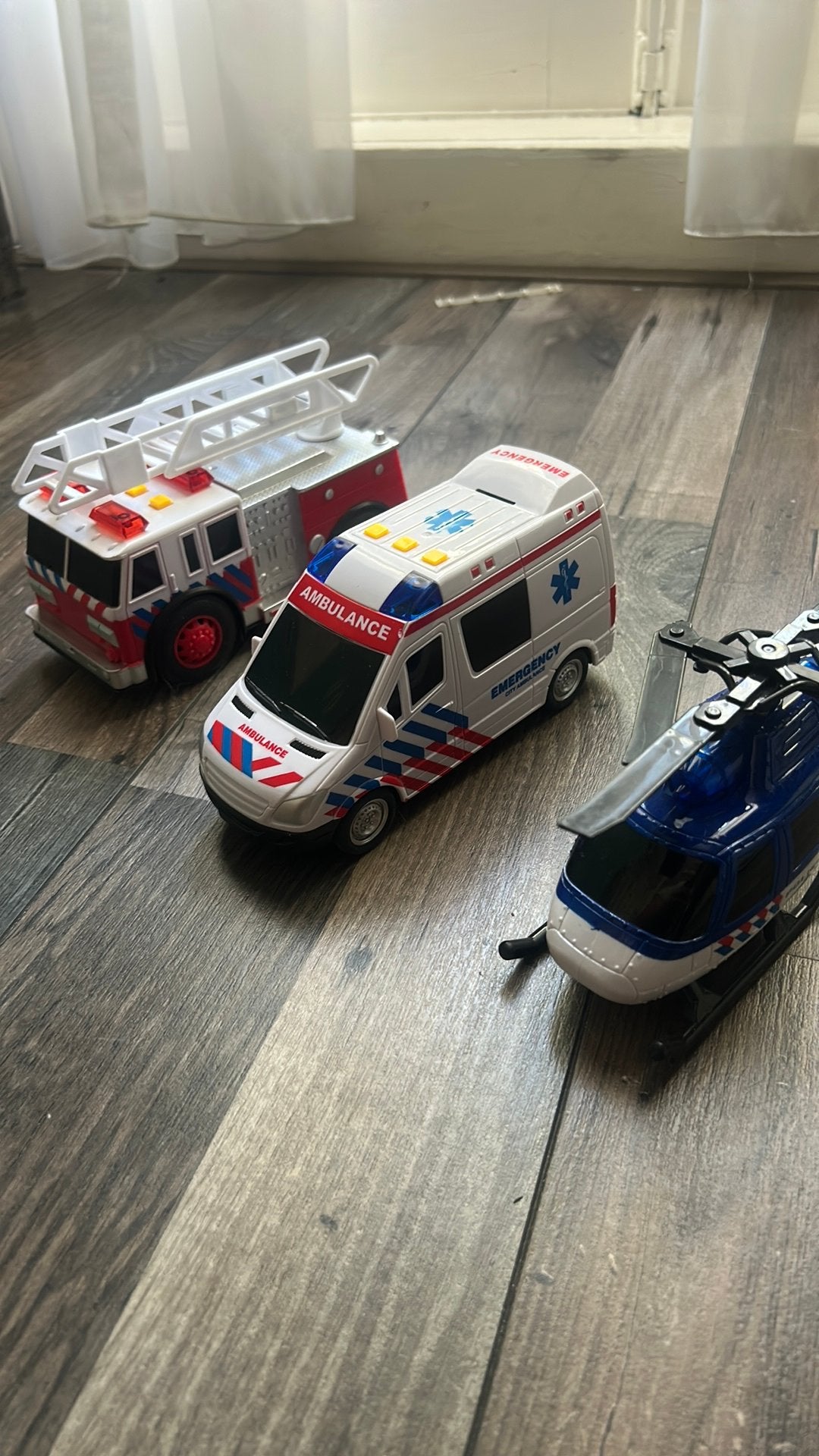 Ambulance auto ,brandweer auto  en politie helikopter, Ophalen of Verzenden, Zo goed als nieuw