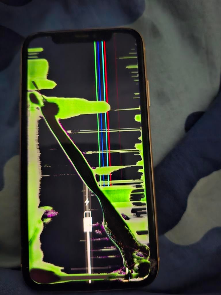 Gele iPhone XR met kapot scherm (voor onderdelen/reparatie), Telecommunicatie, Mobiele telefoons | Apple iPhone, Geel, IPhone XR