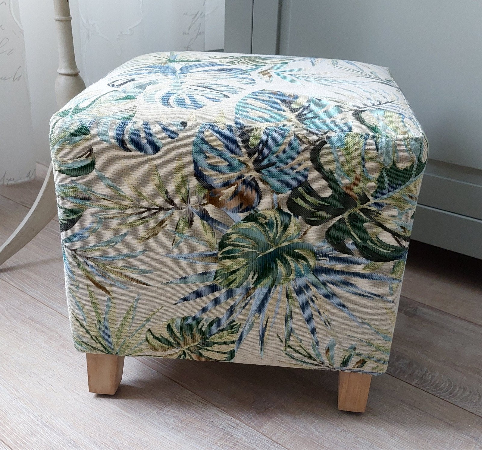 Poef/voetenbank gerestyled, Minder dan 50 cm, Ophalen of Verzenden, Zo goed als nieuw, Stof