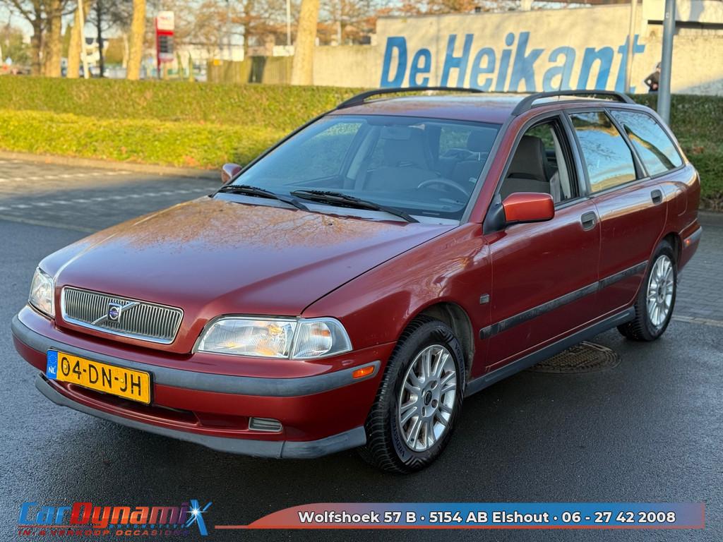 Volvo V40 1.8 Europa | Trekhaak | Airco | LMV | Nieuwe APK |, Auto's, Volvo, Gebruikt, 4 cilinders, Bruin, Leder en Stof