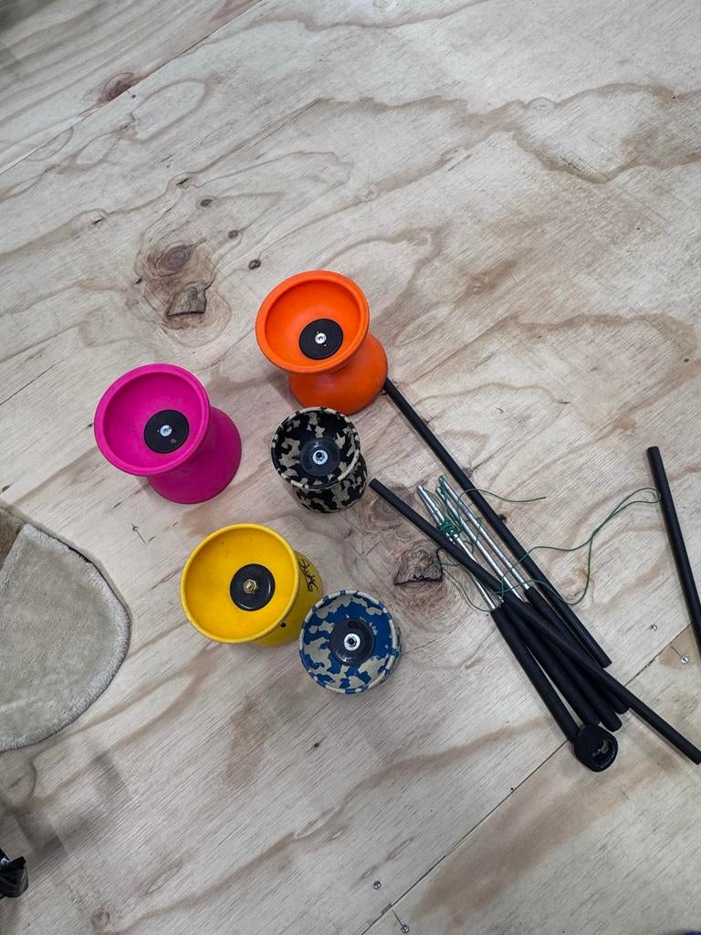 Diabolo set met stokjes - Diverse kleuren, Ophalen of Verzenden, Gebruikt, Jongen of Meisje