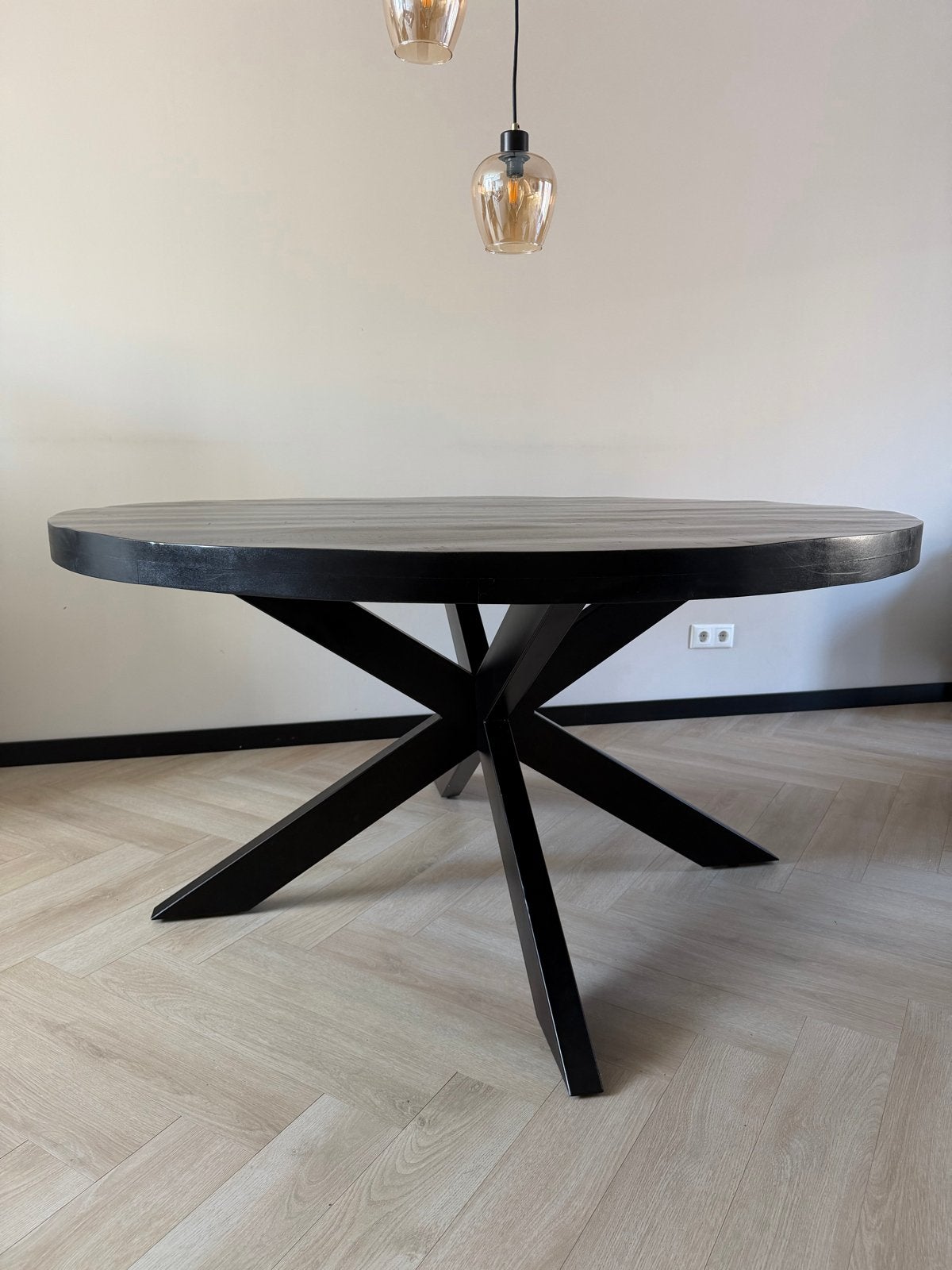 Zwarte mangohouten eettafel met stalen poot, Ø 150 cm, Ophalen, Gebruikt, 100 tot 150 cm, Rond
