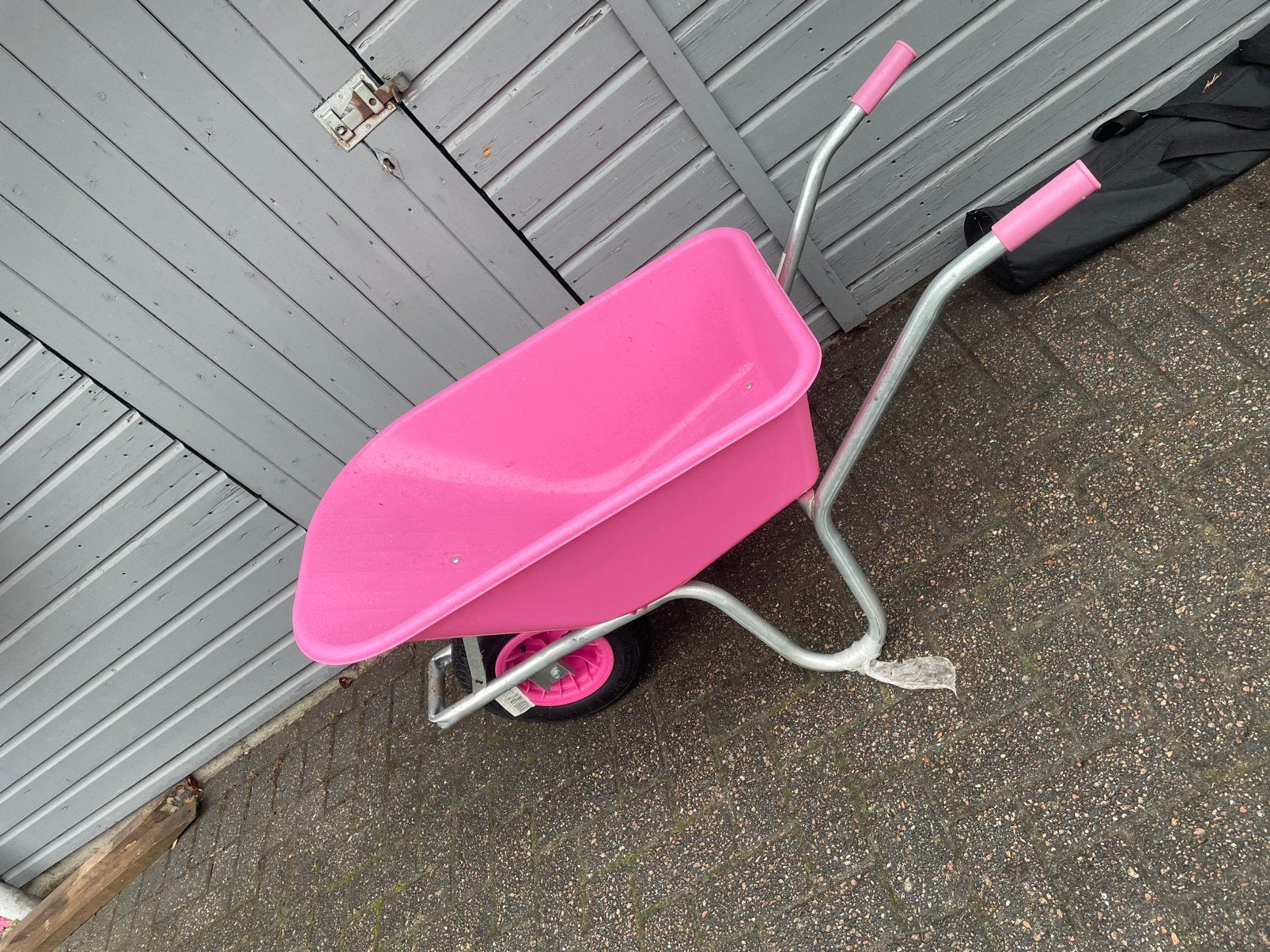 Roze kruiwagen nieuw, Ophalen, Zo goed als nieuw