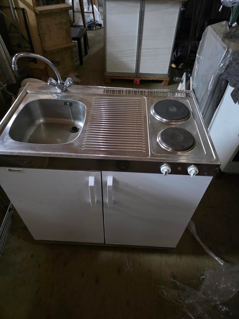 Keukenblokje met boiler en koelkast en 2kookplaatjes, Ophalen