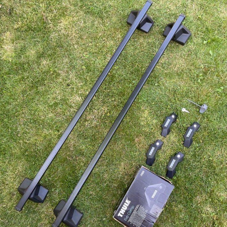 IZGS | Thule Evo Clamp 7105 + dakdragers | zwart, Auto diversen, Dakdragers, Ophalen of Verzenden, Zo goed als nieuw