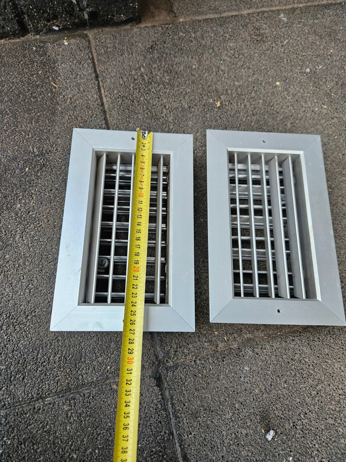 2x Aluminium Ventilatie Roosters - 20x10cm, Ophalen, Gebruikt, Ventilator en Afzuiger