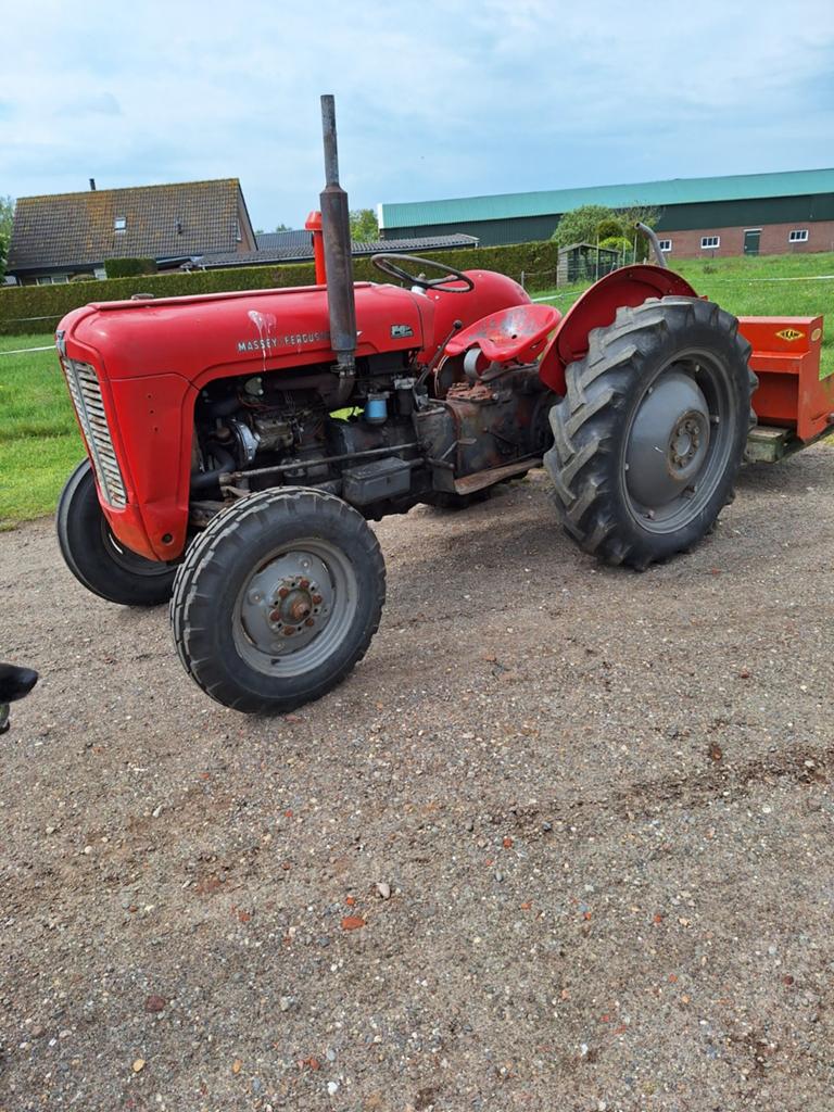 Mf 35 3cillinder met grondbak en palletvork, Gebruikt, Tot 2500, Ophalen of Verzenden, Tot 80 Pk