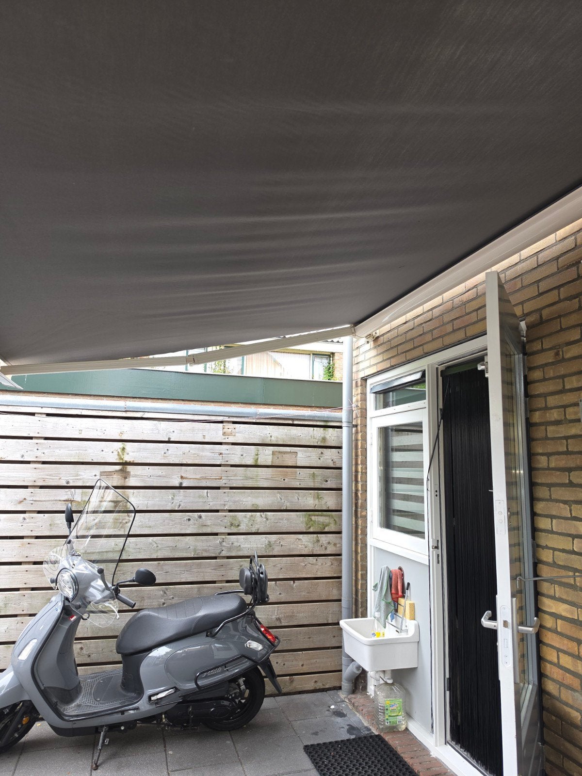 Elektrisch knikarmscherm - Zo goed als nieuw, Ophalen, Gebruikt, 450 cm of meer, Elektrisch