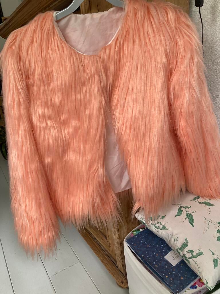 Heel leuk nep bont fluffy jasje, maat 38 perzikkleur roze, Ophalen of Verzenden, Zo goed als nieuw, Maat 38/40 (M), Roze