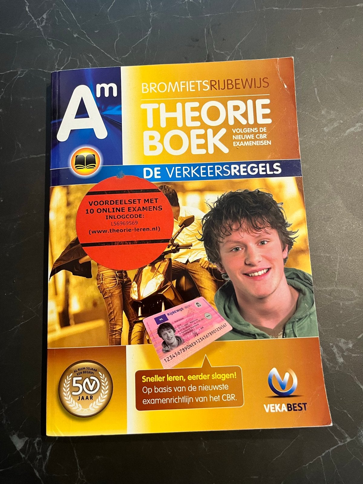 Bromfiets Theorieboek A, VekaBest - CBR Examenvoorbereiding, Ophalen of Verzenden, Zo goed als nieuw, Overige niveaus