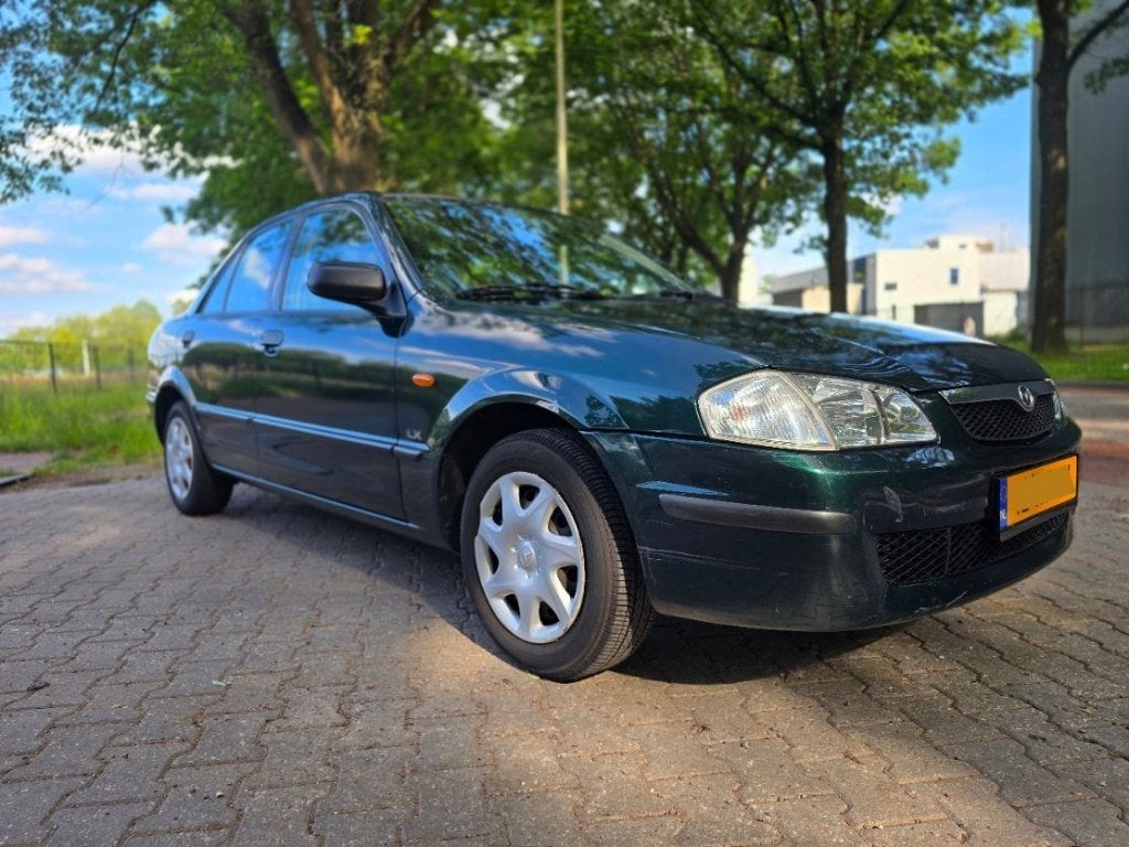 Unieke Mazda 323 met 75.367 km, in technische nieuwstaat, Auto's, Voorwielaandrijving, Stof, 4 cilinders, 400 kg