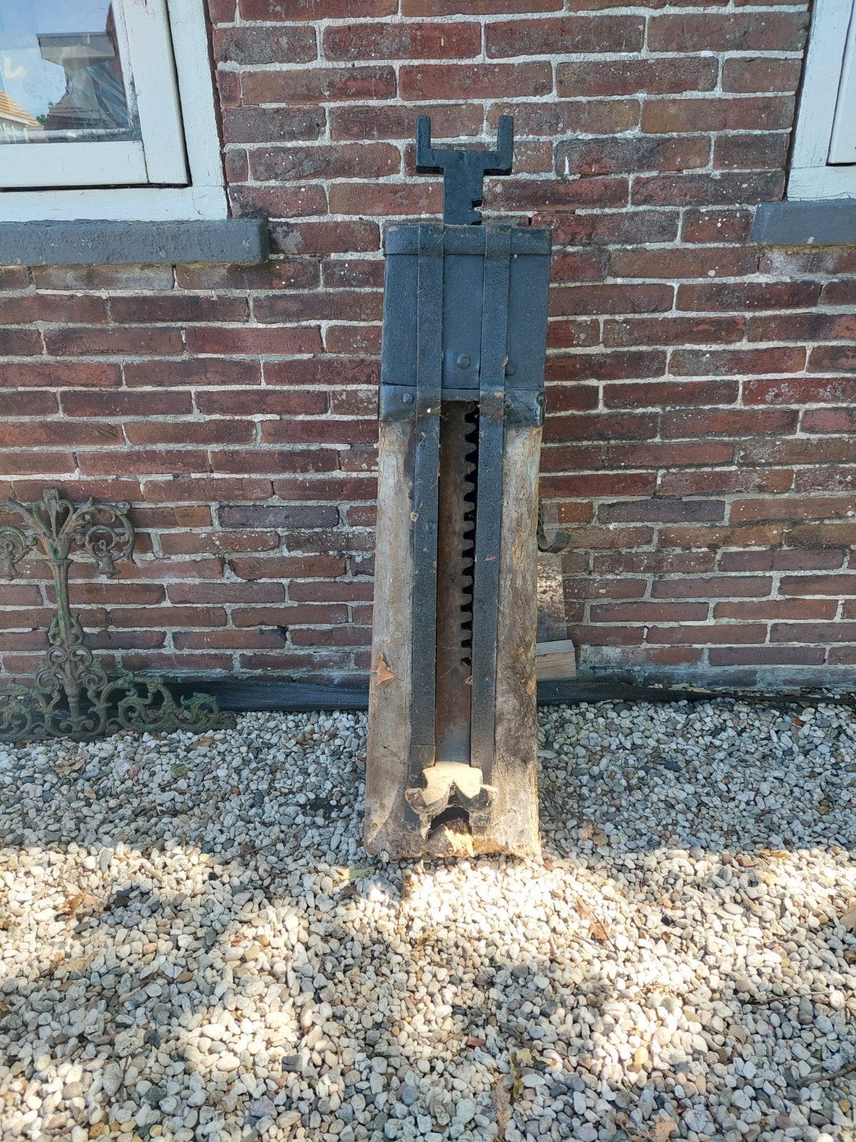 Antieke houten vijzel met ijzeren mechanisme, Antiek en Kunst, Ophalen