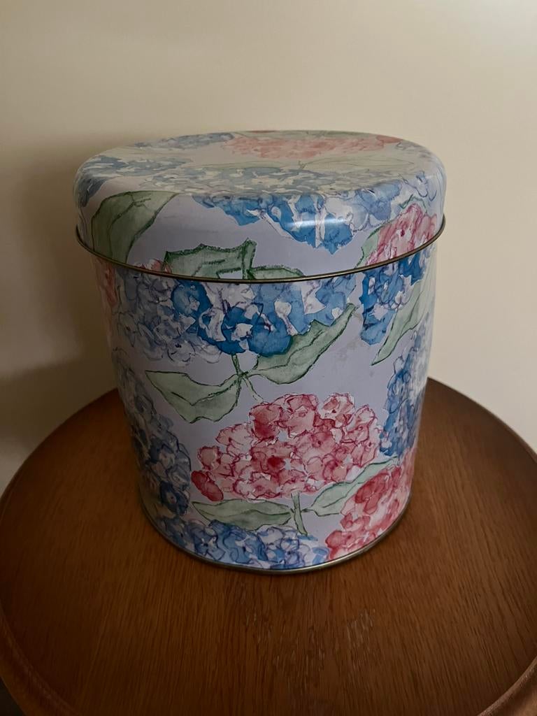 Bewaarblik met aquarelpatroon blauwe en roze hortensia's., Verzamelen, Blikken, Ophalen of Verzenden, Zo goed als nieuw, Overige