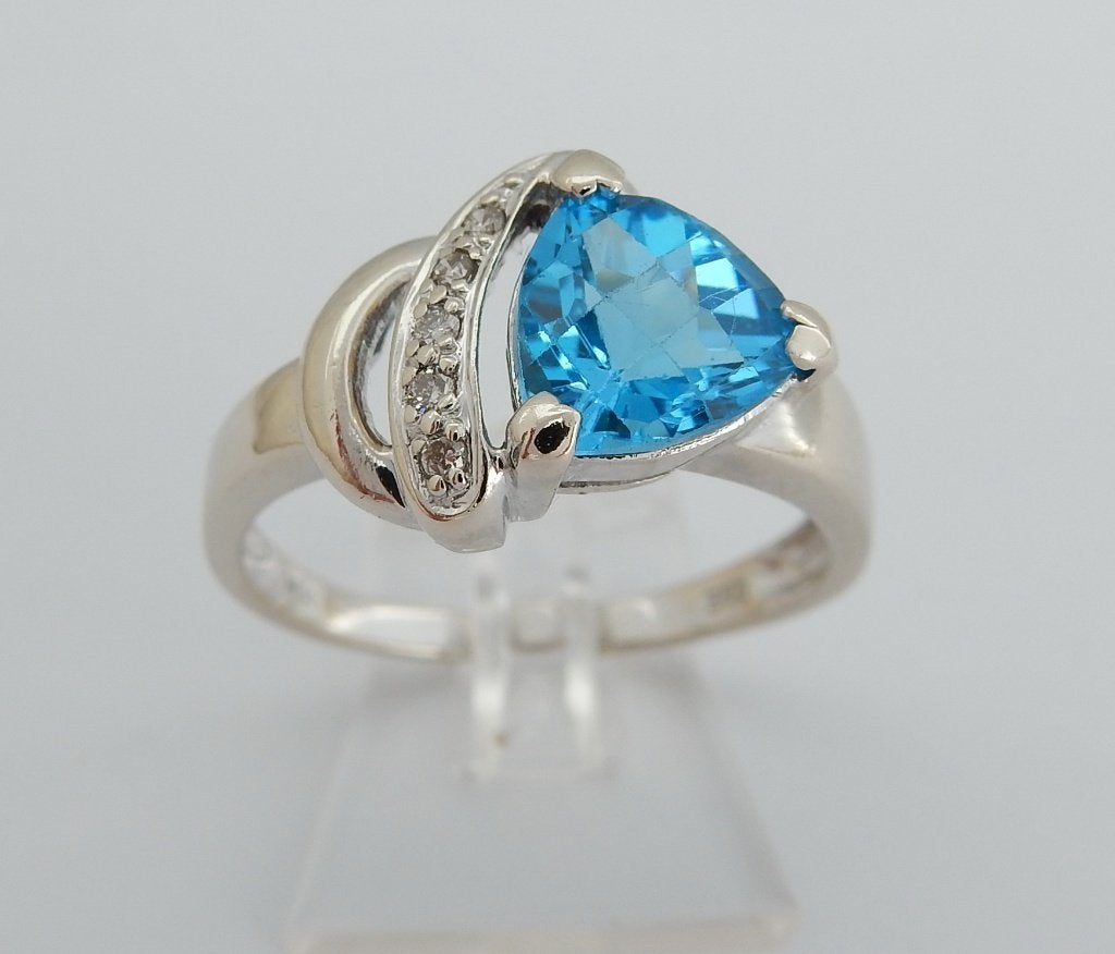 Brede 14 karaat Wit Gouden Ring Blauwe Topaas en 5 Diamanten, Verzenden, Wit, Nieuw, Met edelsteen