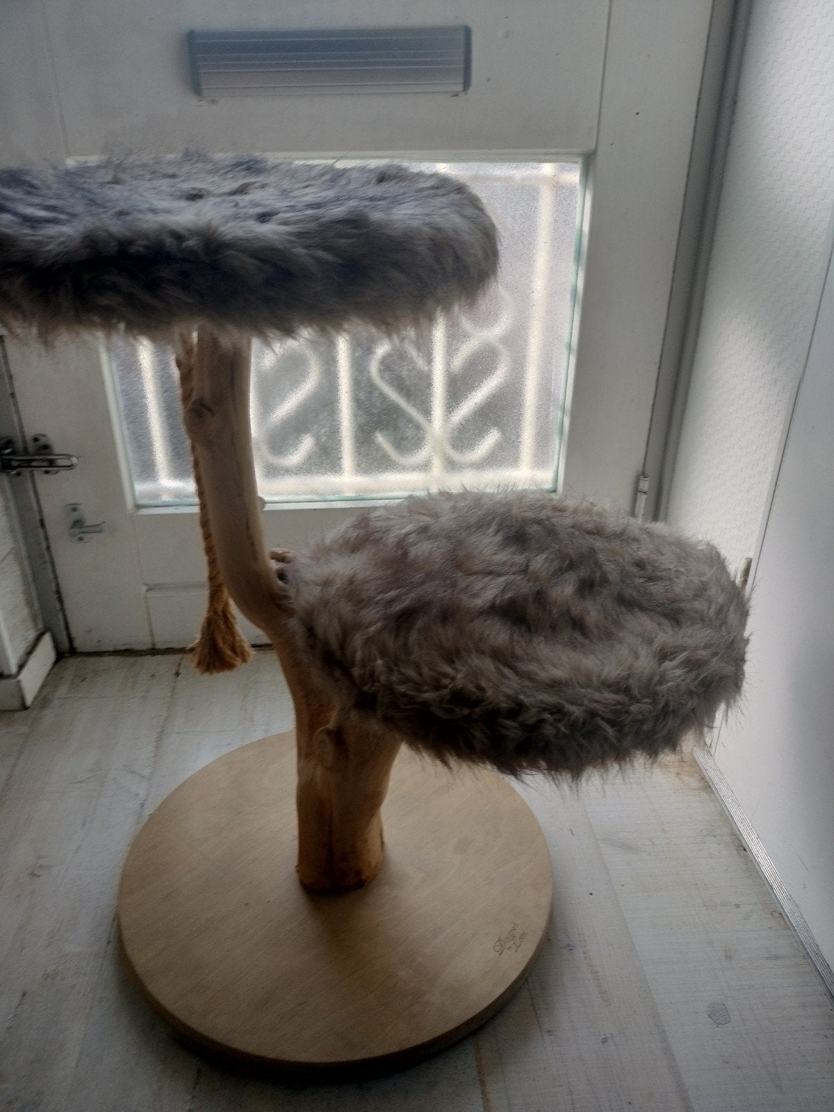 Designed BY LOTTE luxe krabpaal,2 plateaus, Dieren en Toebehoren, Ophalen of Verzenden, Zo goed als nieuw, Krabpaal