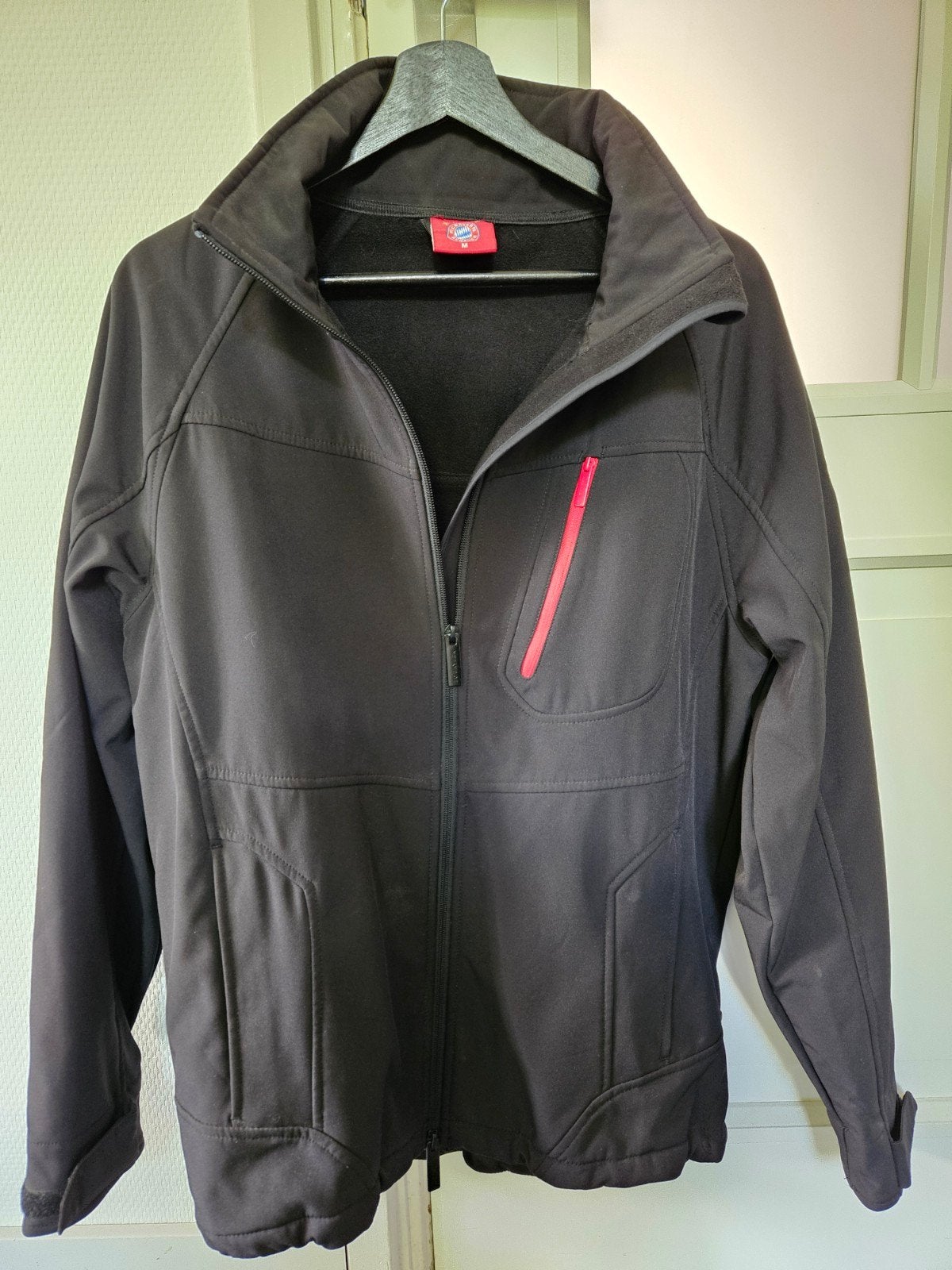FC Bayern München Softshell Jas Maat M, Kleding | Heren, Jassen | Zomer, Maat 48/50 (M), Zwart, Ophalen of Verzenden, Zo goed als nieuw