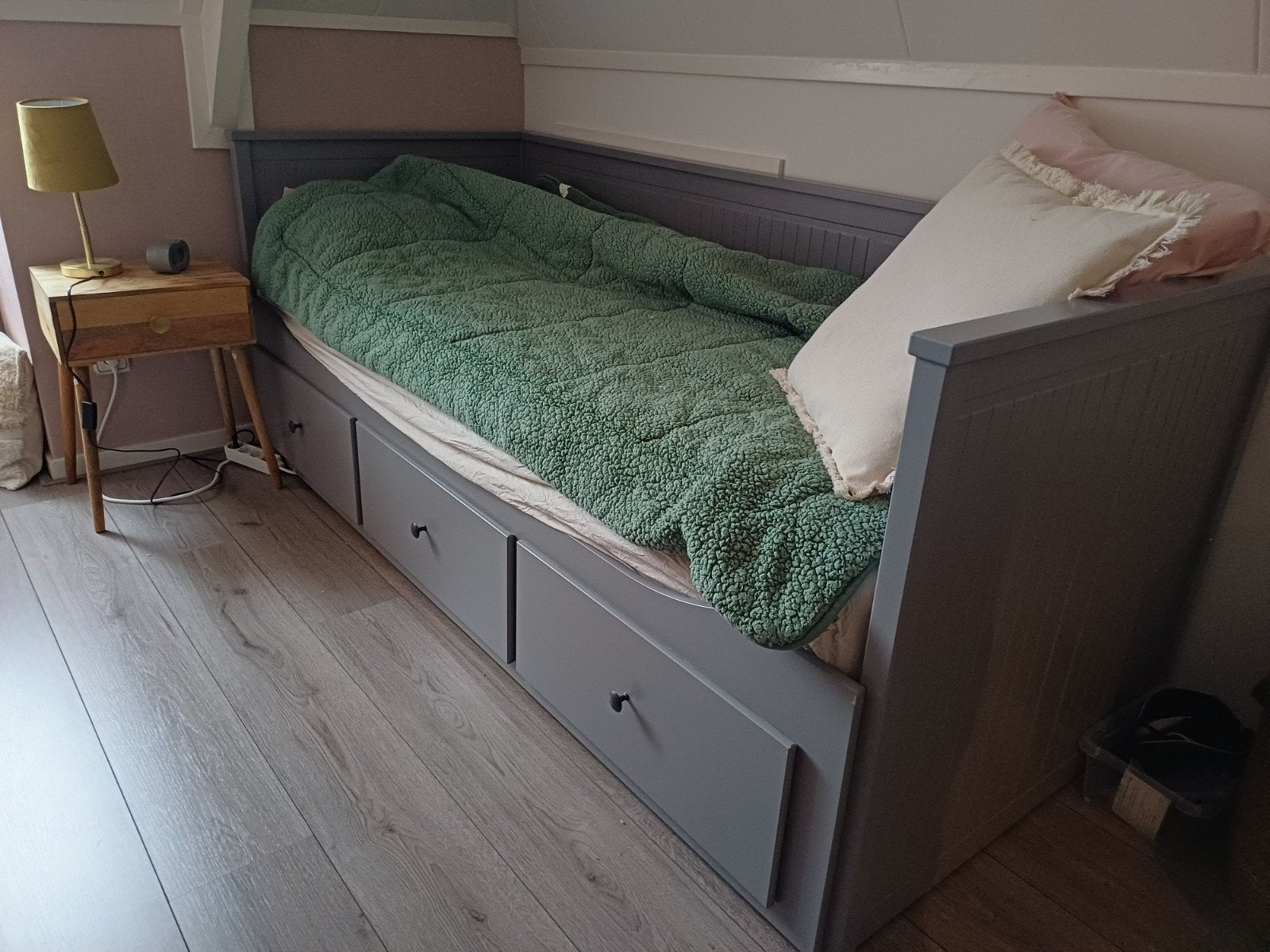 Grijs bed uitschuifbaar - Ikea Hemnes, Huis en Inrichting, Ophalen, Gebruikt, 90 cm, Eenpersoons