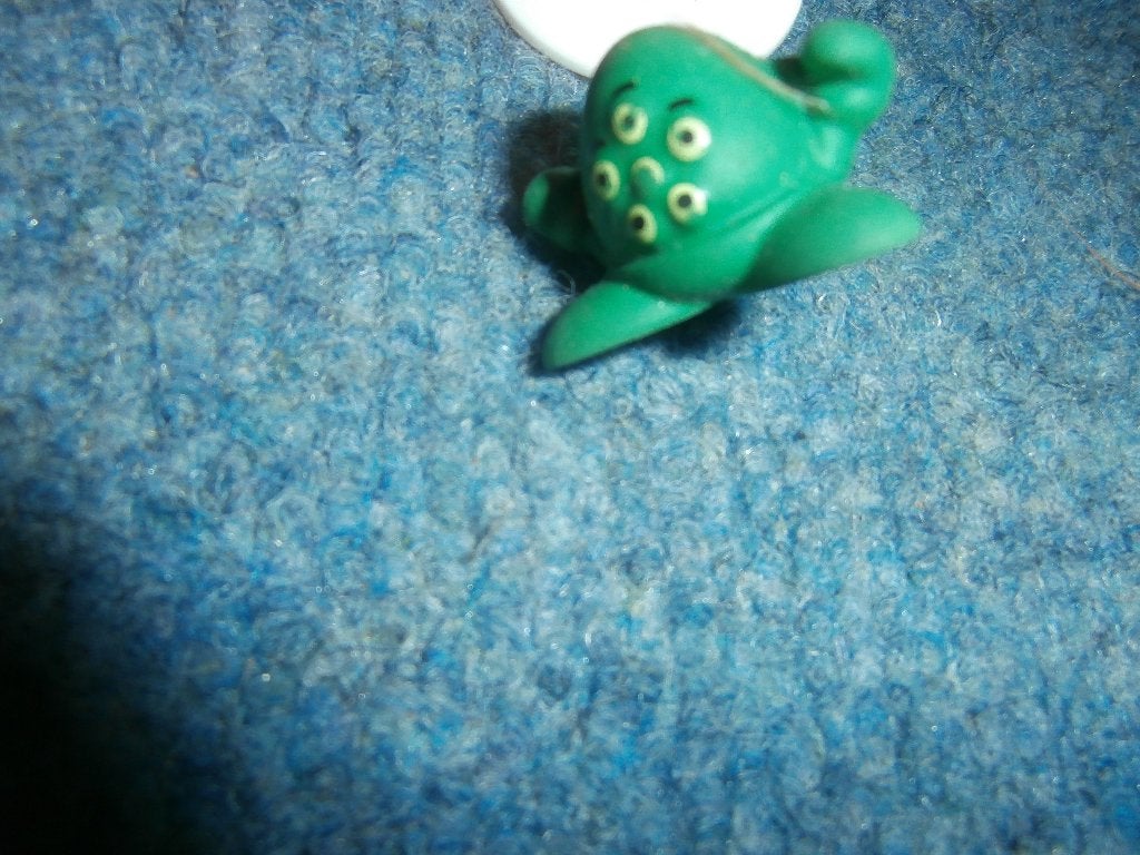 poppetje ruimtepoppetje space alien buitenaards wezen pop, Ophalen of Verzenden, Zo goed als nieuw, Jongen of Meisje