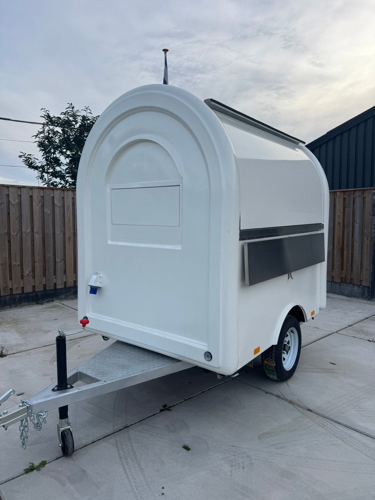 Nieuwe foodtruck wit(met coc), Zakelijke goederen, Ophalen of Verzenden
