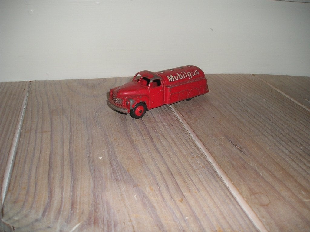 Dinky Toys 440 Studebaker Petrol Tanker Mobilgas, Ophalen of Verzenden