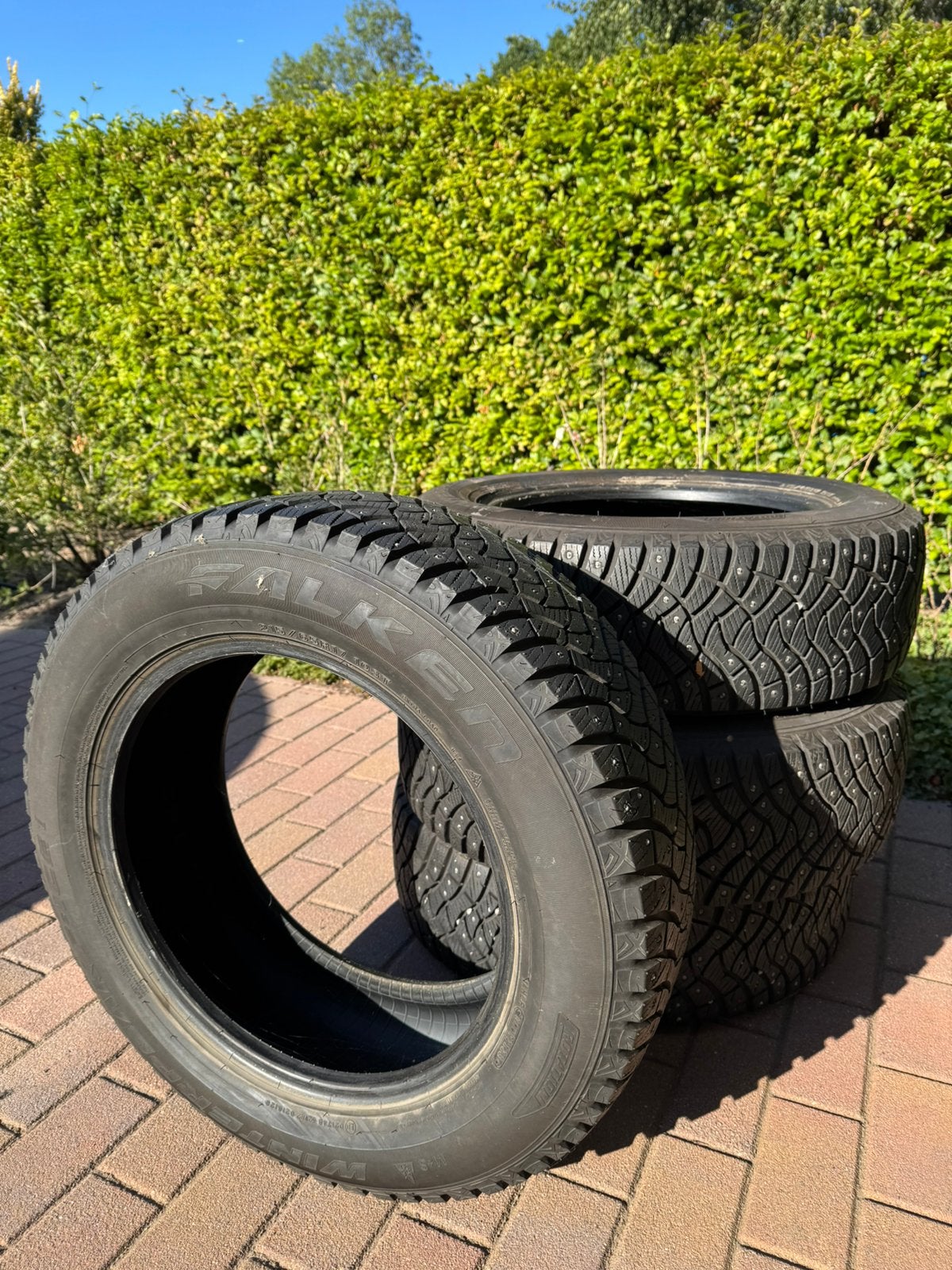 Spijkerbanden Falken WINTERPEAK F-ICE 1, Ophalen, 215 mm, Nieuw, 17 inch