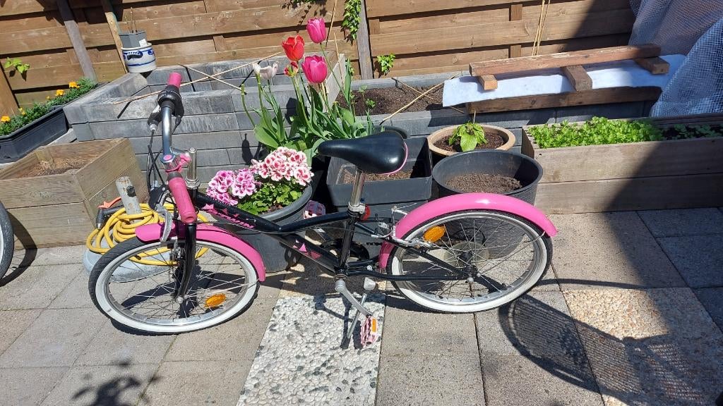 Btwin kinderfiets zwart/rose 20 inch, Fietsen en Brommers, Fietsen | Kinderfietsjes, Ophalen, 20 inch of meer, Gebruikt, Velgrem