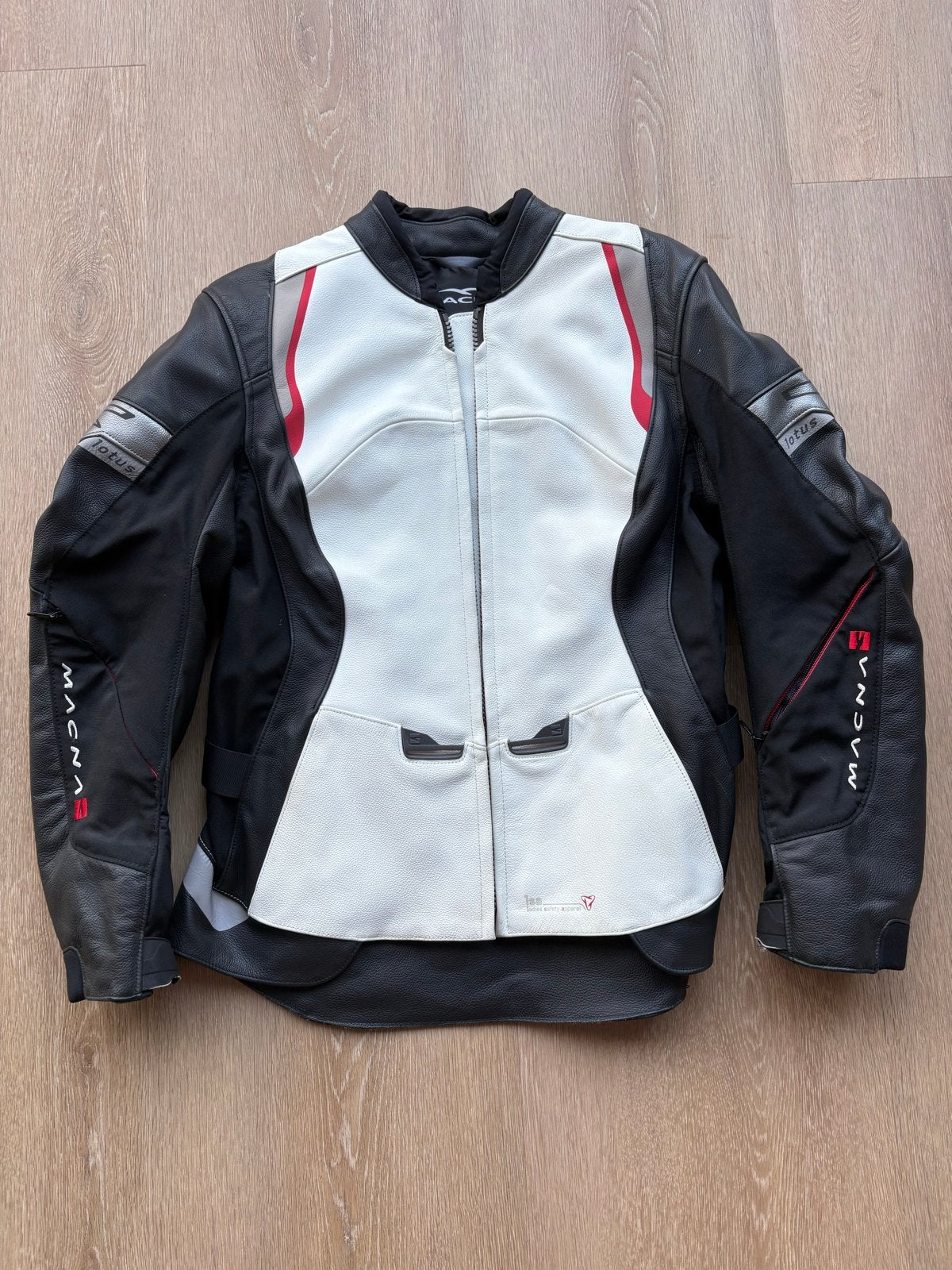 Lederen Macna Motorjack en motorbroek dames, maat 42, Motoren, Kleding | Motorkleding, Ophalen, Tweedehands, Dames, Jas | leer