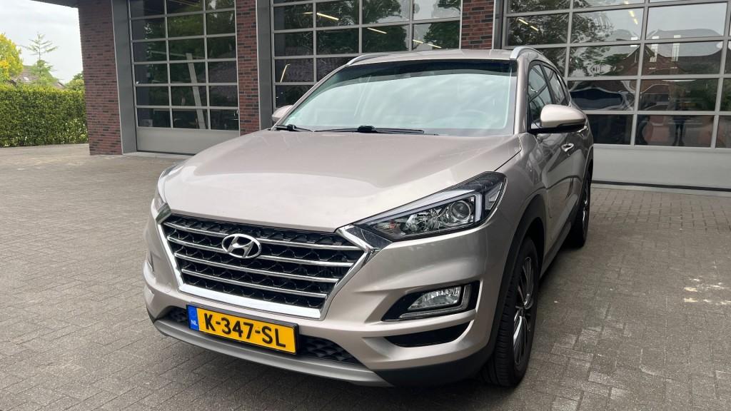 Hyundai TUCSON 1.6 T-GDI PREMIUM AUTOMAAT, Auto's, Gebruikt, 4 cilinders, Met garantie (alle), Beige