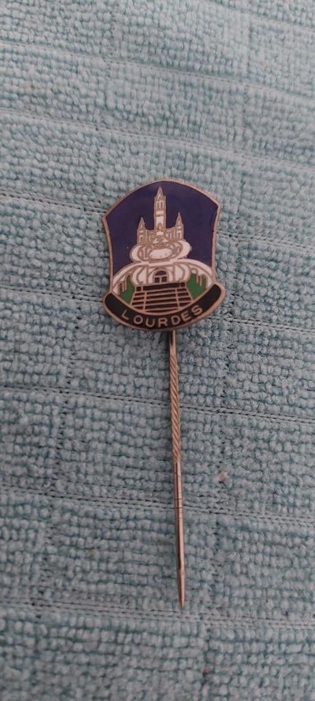 Vintage Lourdes Speldje - Souvenir Bedevaartsoord, Ophalen of Verzenden, Gebruikt, Stad of Land, Speldje of Pin