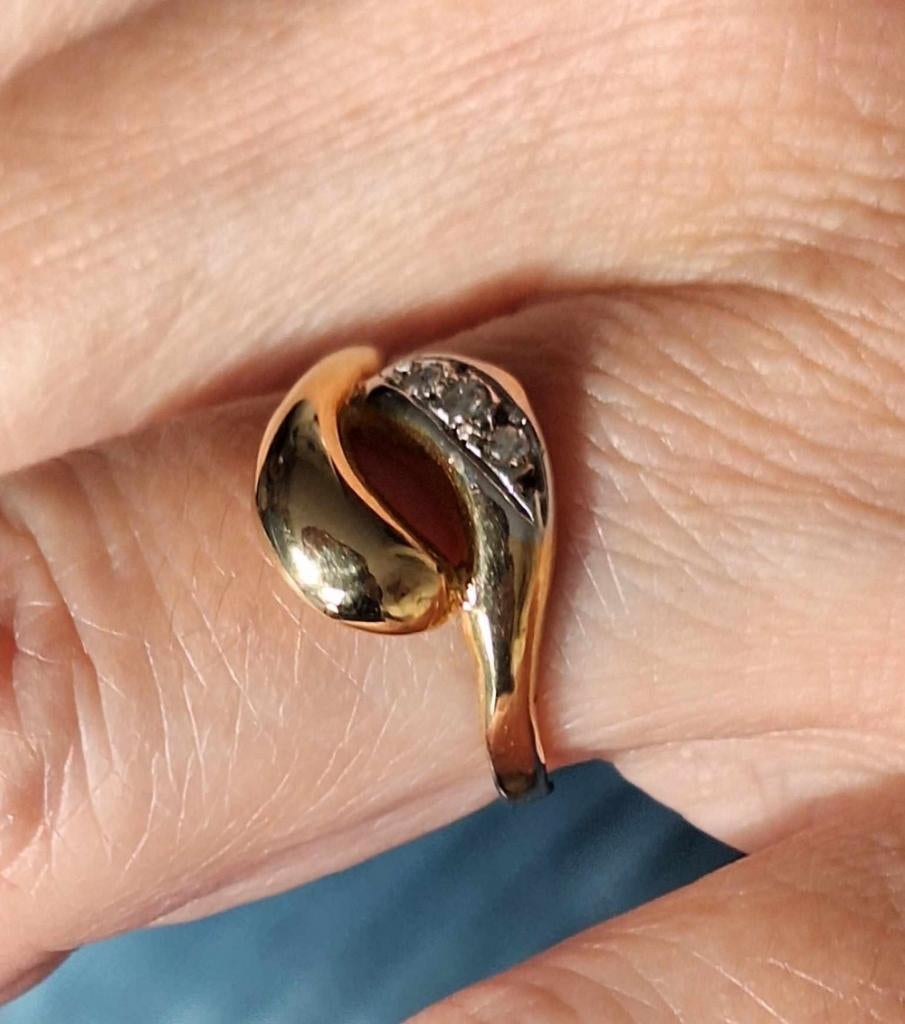 Pracht 14 karaat geelgouden dames ring met 3 diamantjes😍, Gebruikt, ., Ophalen of Verzenden, Met edelsteen