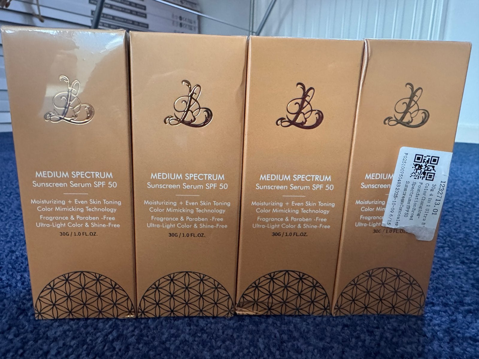 4x Medium Spectrum Sunscreen Serum SPF 50 - Nieuw, Sieraden, Tassen en Uiterlijk, Uiterlijk | Gezichtsverzorging, Ophalen of Verzenden