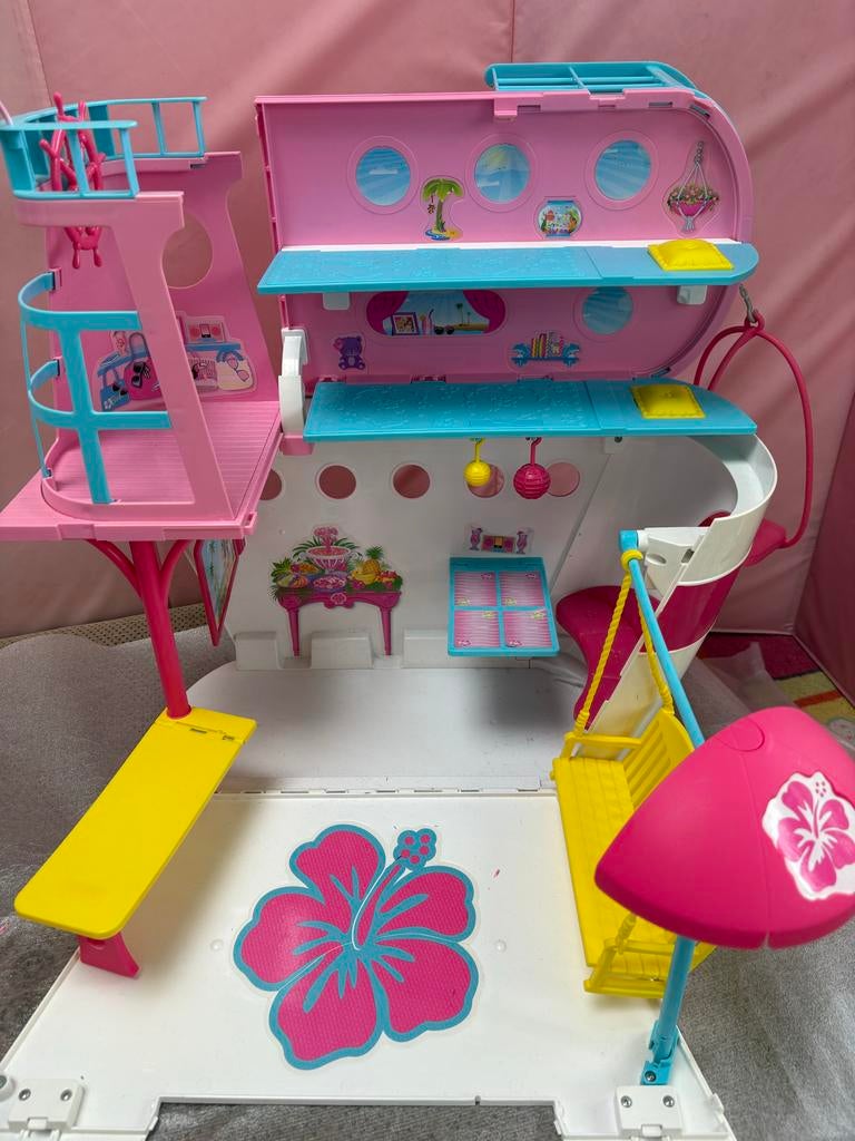Barbie Cruise Schip Speelset met Zwembad en Glijbanen, Ophalen of Verzenden, Gebruikt, Meisje