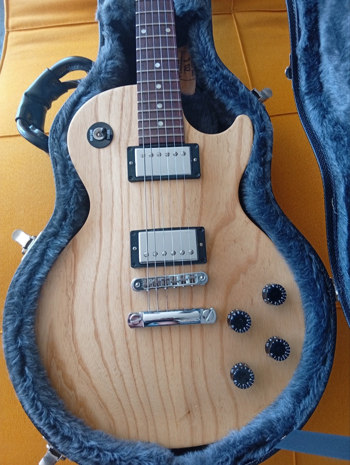 Foto 4 van Gibson les Paul Studio Swamp Ash Limited Edition
