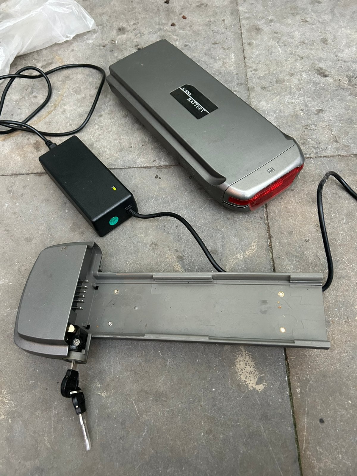 Accu, lader, slider JoyCube 36V, Gebruikt