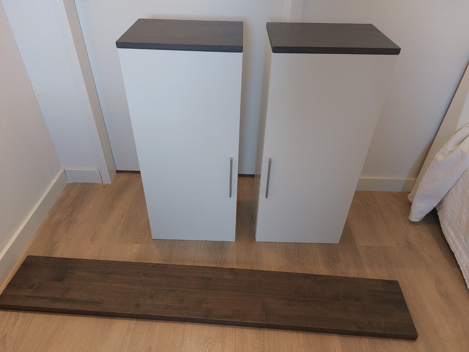 Set van 2 witte (hang) kasten met wandplank, Ophalen, Gebruikt