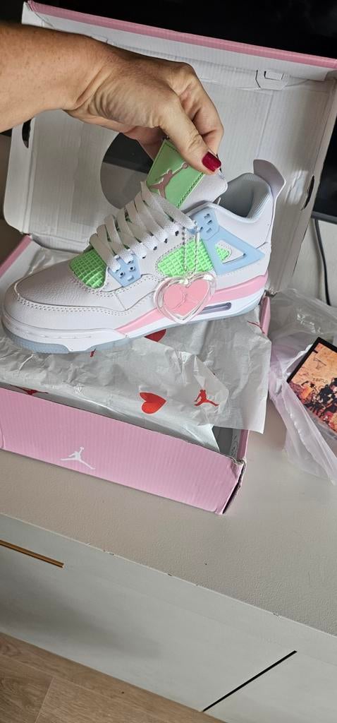 Jordan 4 Retro Valentine sneakers, Kleding | Dames, Schoenen, Ophalen of Verzenden, Nieuw, Sneakers of Gympen