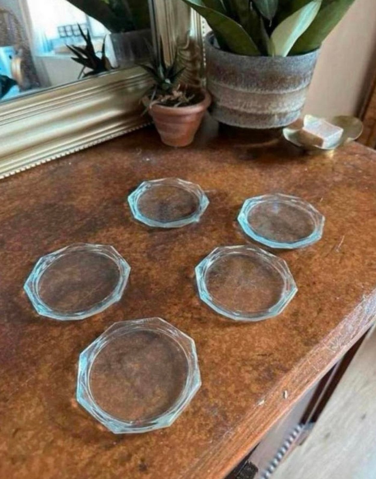 Vijf glazen onderzetters met speciale vormgeving - antiek, Ophalen of Verzenden, Zo goed als nieuw, Glas of Kopje